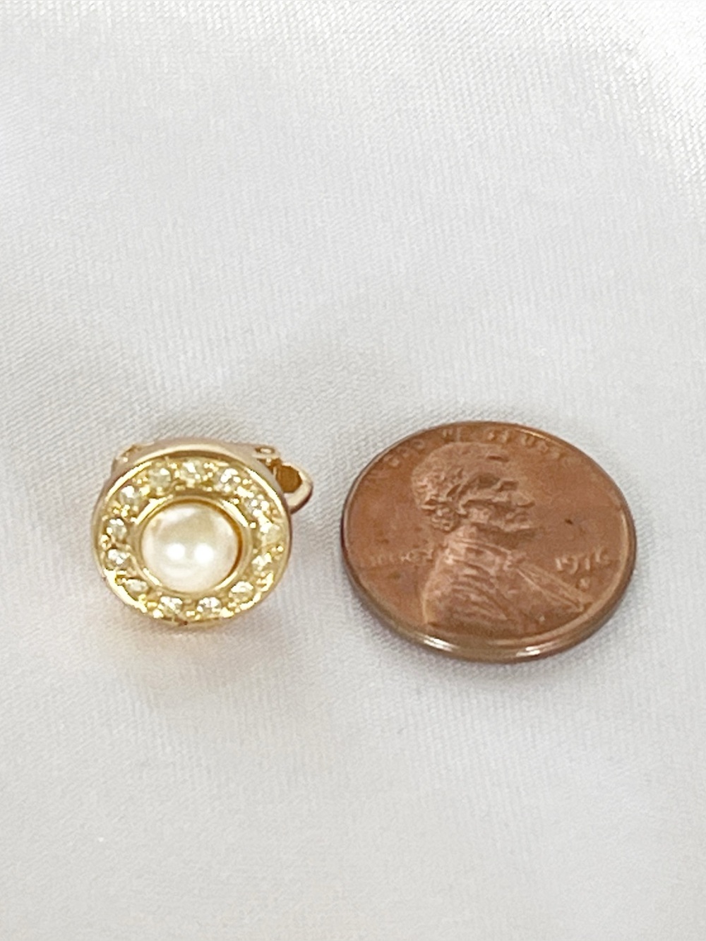 DIOR Vintage Clip-On Pearl Rhinestone Halo Earrings - Picture 10 of 13
